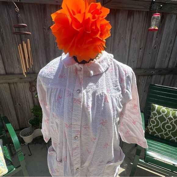 White and Pink bow Button-Up robe - Picture 2 of 5